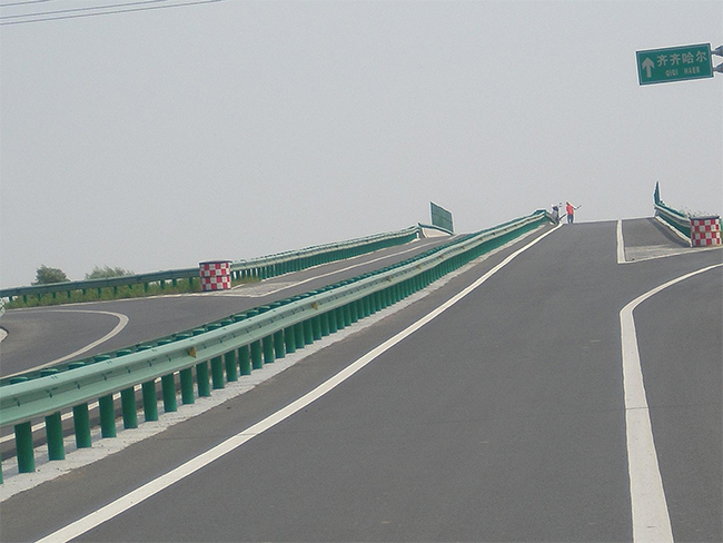 山东高速公路护栏的材质与规格