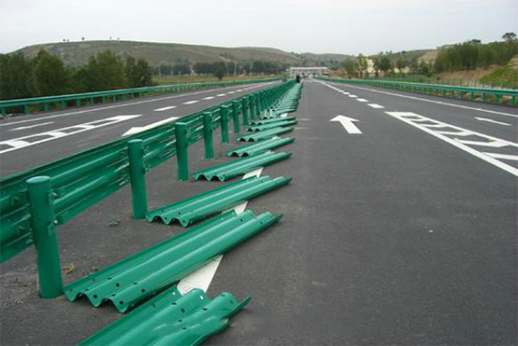 山东波形护栏的维护与管理确保道路安全的关键步骤